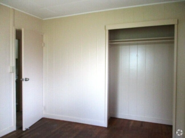 Building Photo - 3/1 $2400.00 water included Rental
