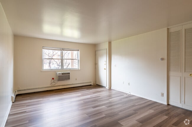 1BR, 1BA - 657SF