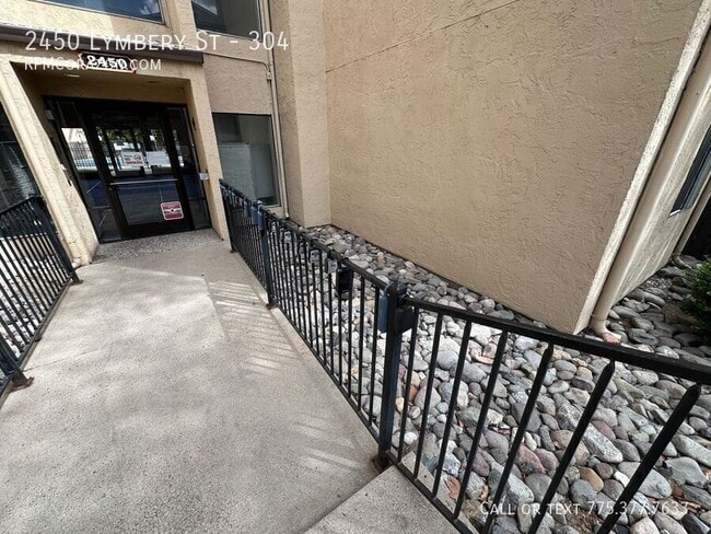 Photo - 2450 Lymbery St