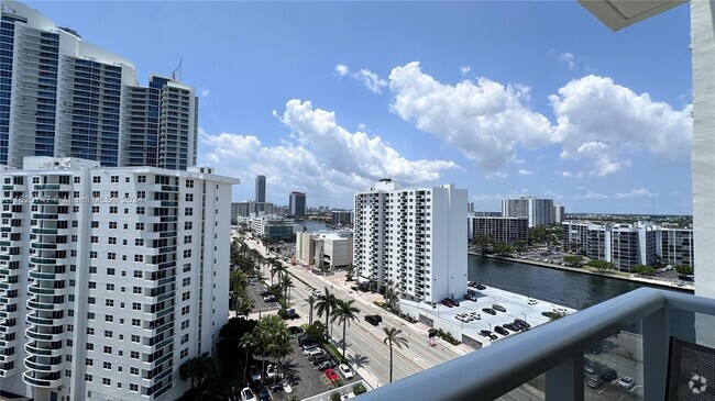 Building Photo - 2751 S Ocean Dr Unit 1507N Rental