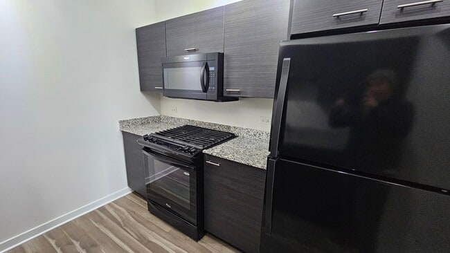 Photo - 128 W Chicago Ave