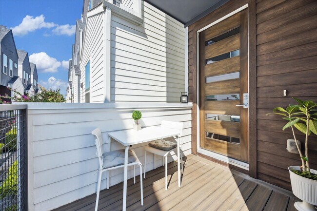 Photo - 1131 W 17th St