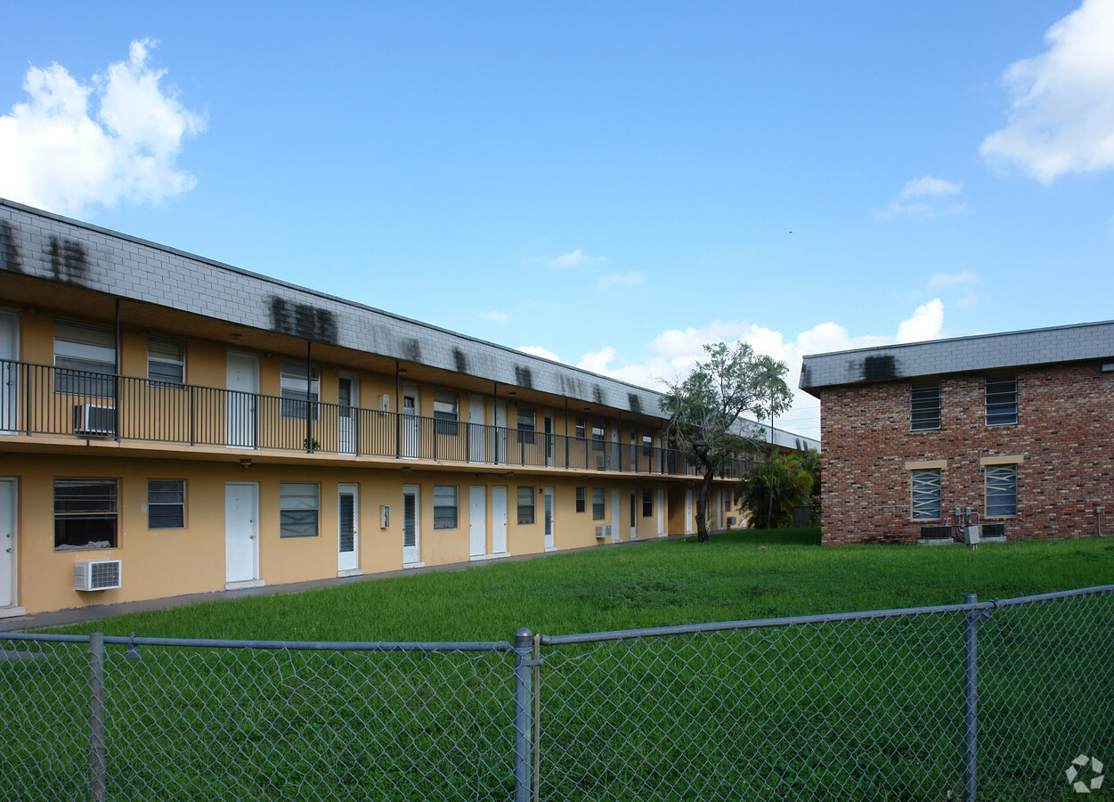 Garden Lakes Apartments - Garden Lakes Apartments