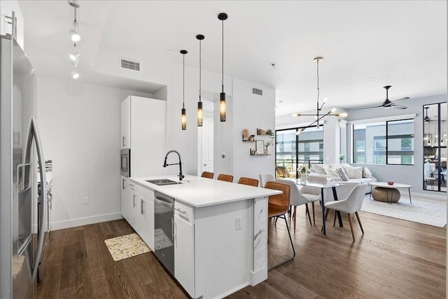 Building Photo - 3131 N Central Ave Unit 4001