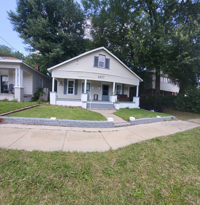 Building Photo - 2827 Waverly Ave Unit B Rental