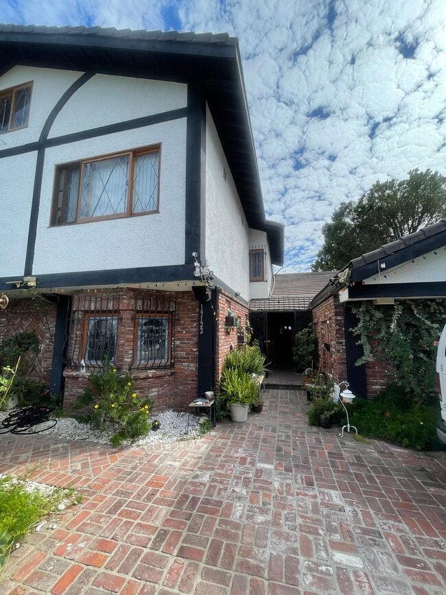 Photo - 19124 Clymer St Unidad A