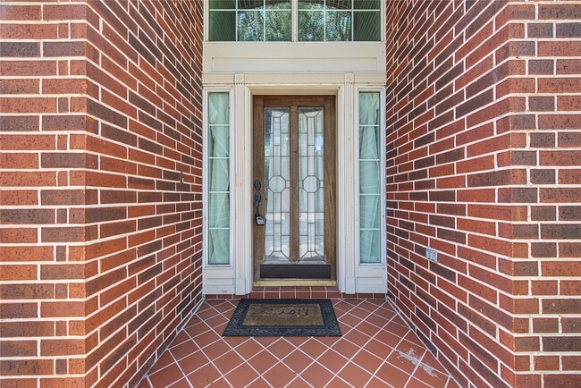 2422 Lansing Cir