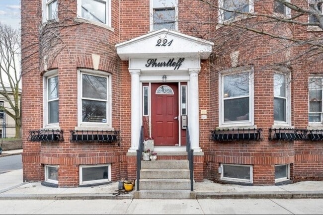 Building Photo - 221 Shurtleff St Unit 1 Rental