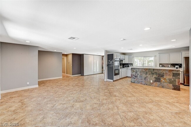 Building Photo - 4153 Woodcrest Rd
