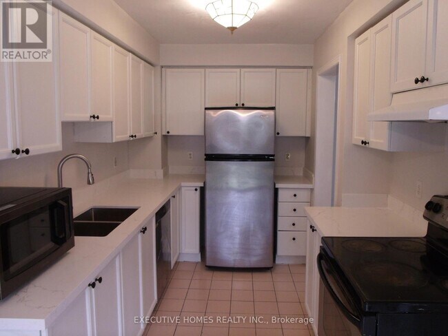 Photo - 2550 Thomas St