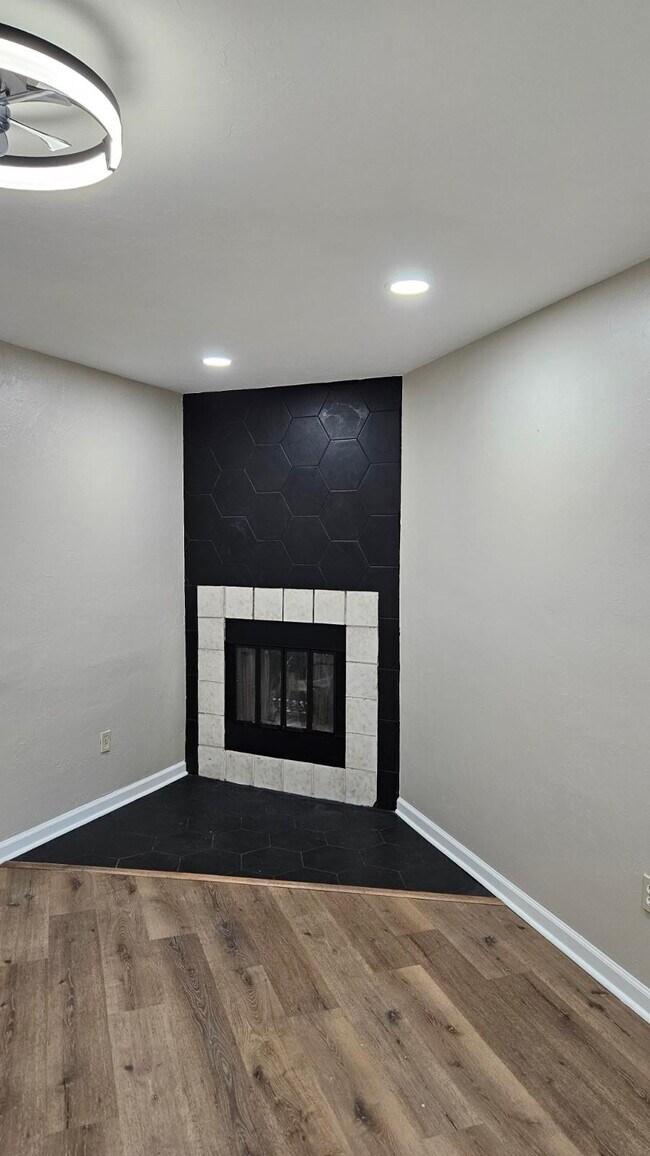 Photo - 1998 Nicklaus Dr