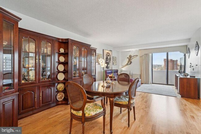 Photo - 4141 Henderson Rd Unidad 611