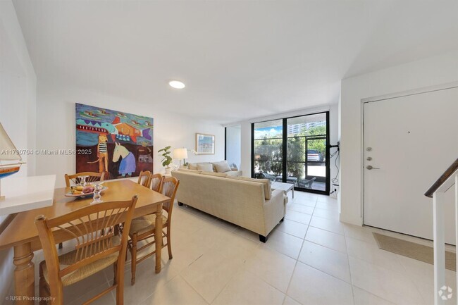 Building Photo - 265 Grapetree Dr Unit 121 Rental
