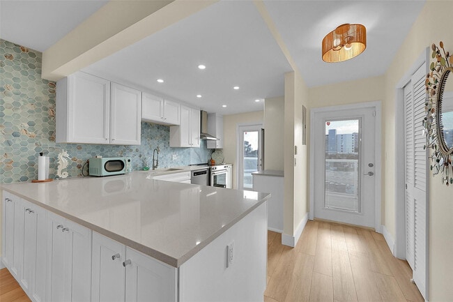 Building Photo - 2731 NE 14th Street Causeway Unit 421