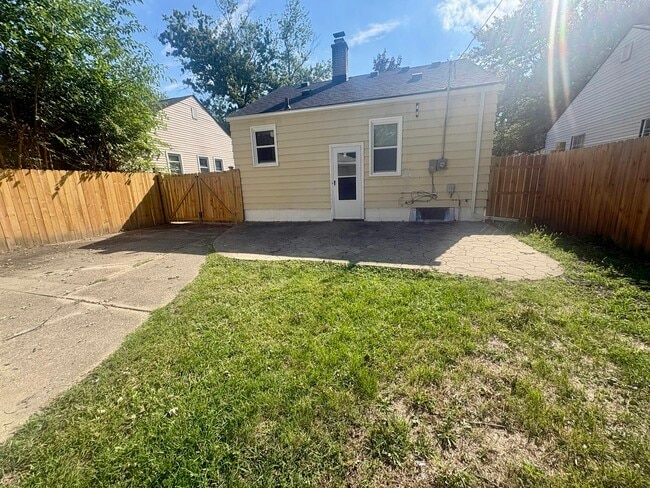 18981 Kenosha St