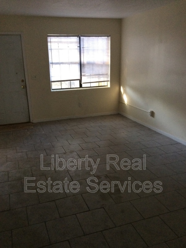 Building Photo - 814 Lesa St