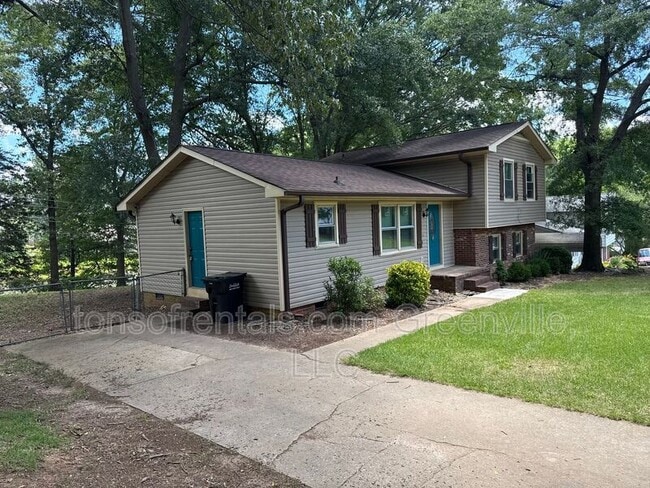 Photo - 105 Chuckwood Dr