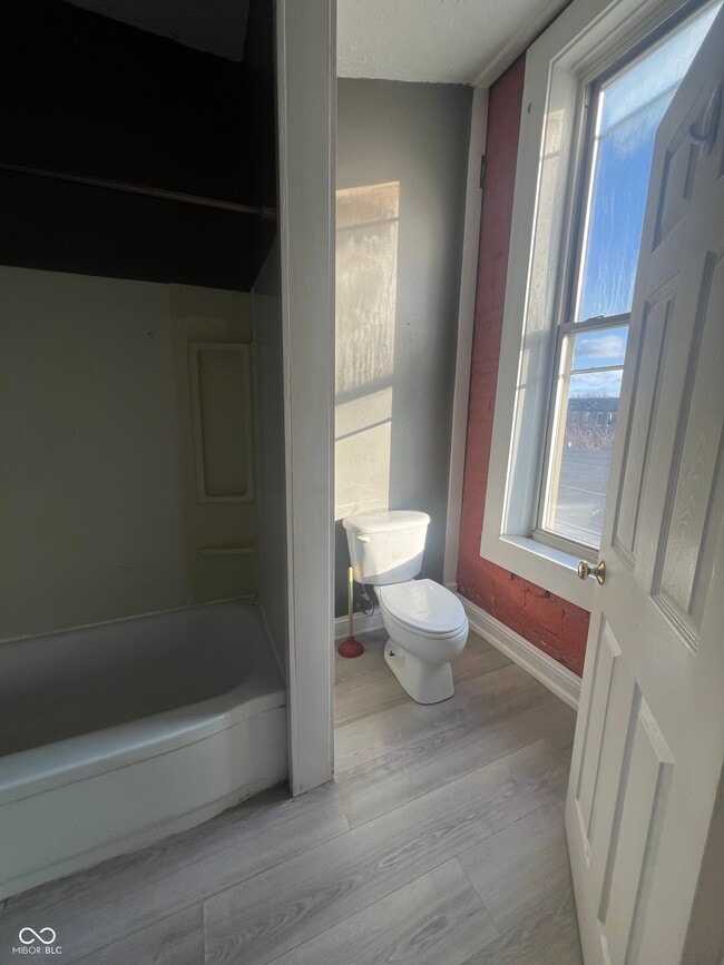 Photo - 208 S Main St