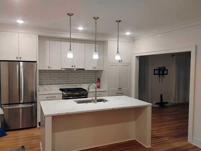 Photo - 1218 W 50th St