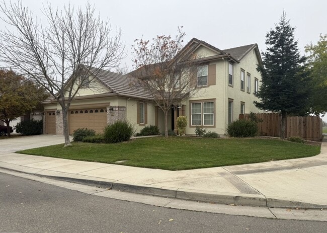 Photo - Lovely 5/3 with a desirable downstairs bedroom.