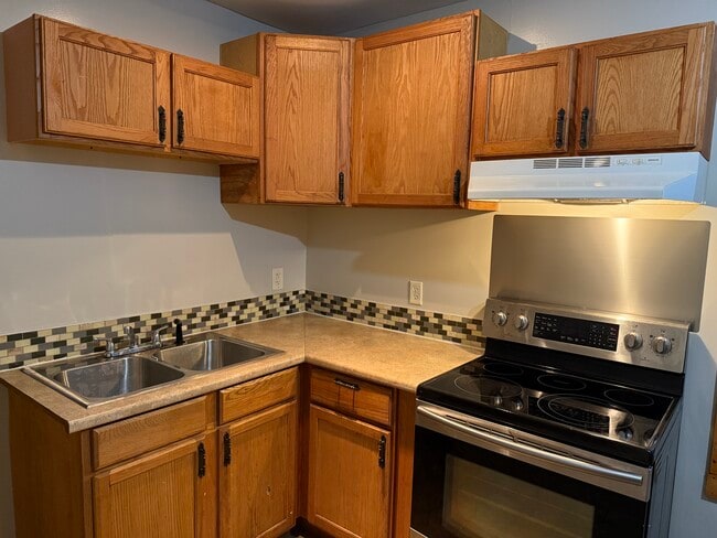 Photo - 1221 W Walnut St