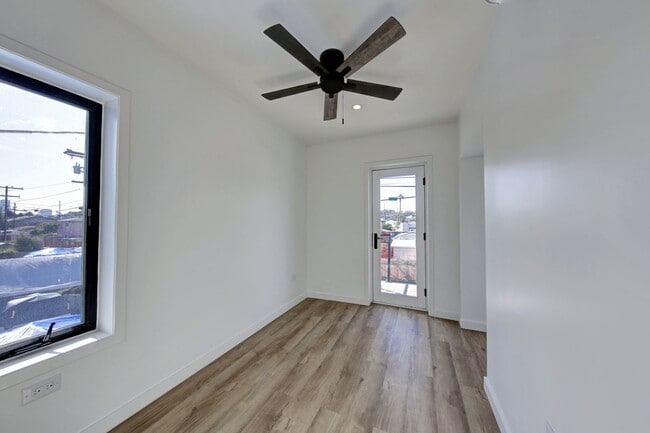 Photo - AMAZING NEW CONSTRUCTION UNIT NEAR DOWNTOWN Unit 2