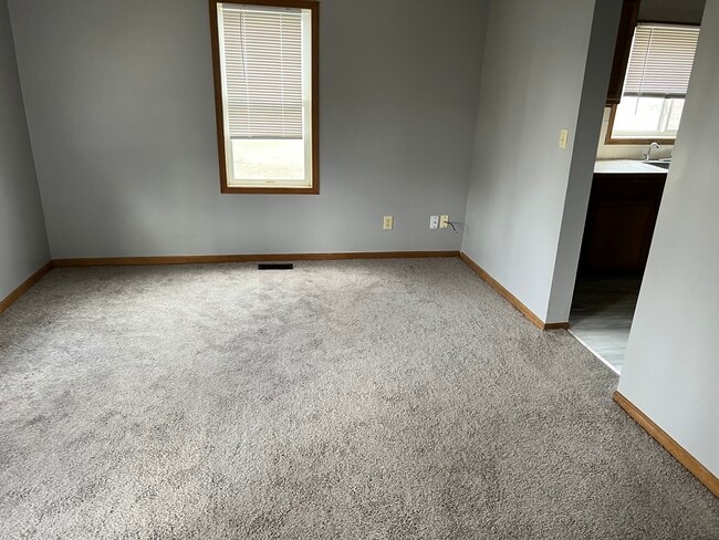 Living room - 325 E Avenue C