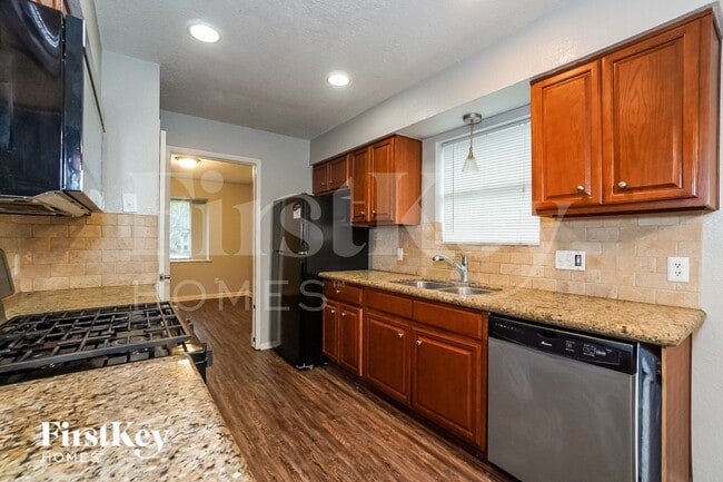 6914 Leandra Dr