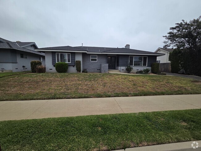 Building Photo - Charter Oak Home with 3 bedrooms, 2.5 baths