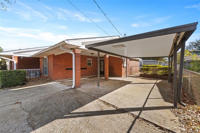 Photo - 718 Dunbarton Rd