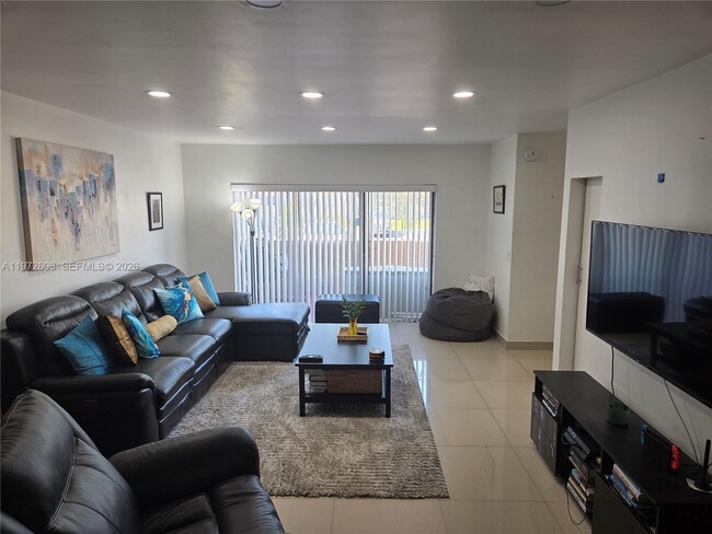 Photo - 4916 Sheridan St