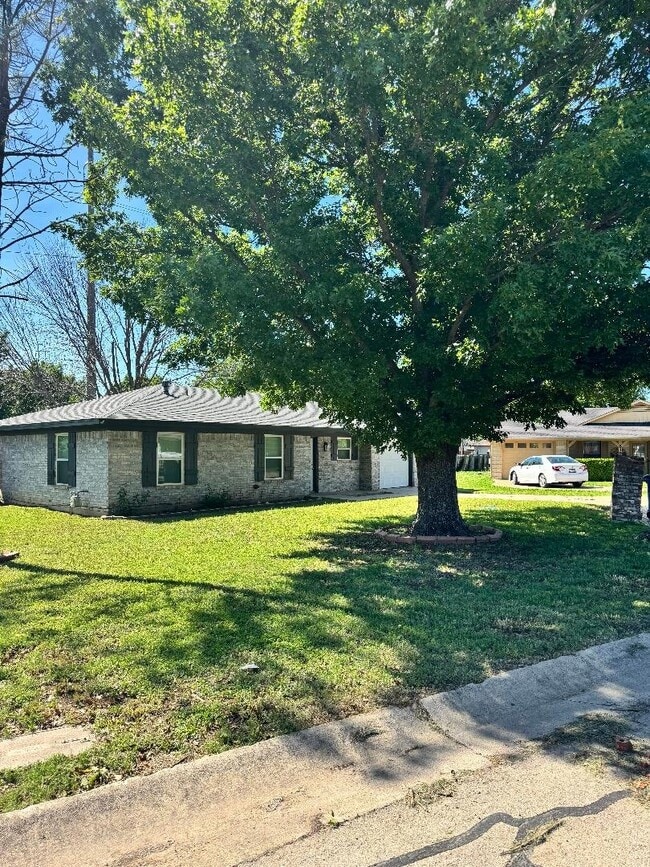 Photo - 821 Vernon Ct