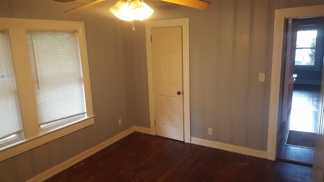 Bedroom - 121 Avery St