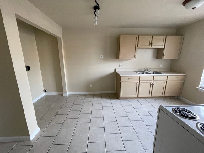 Photo - 1705 Cedarhill Dr Unit B