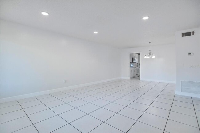 Photo - 725 Northlake Blvd