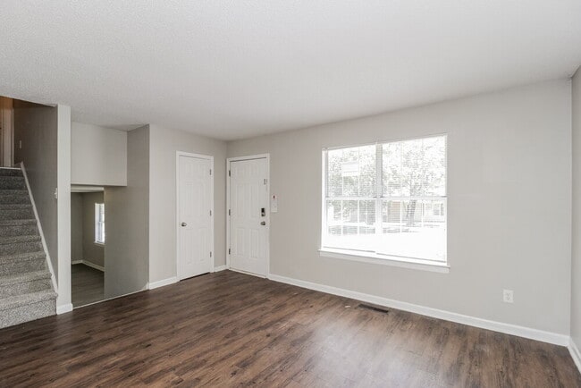 Photo - 3467 Meadowland Pl SW