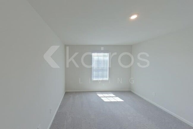 Photo - 233 Topaz Ln