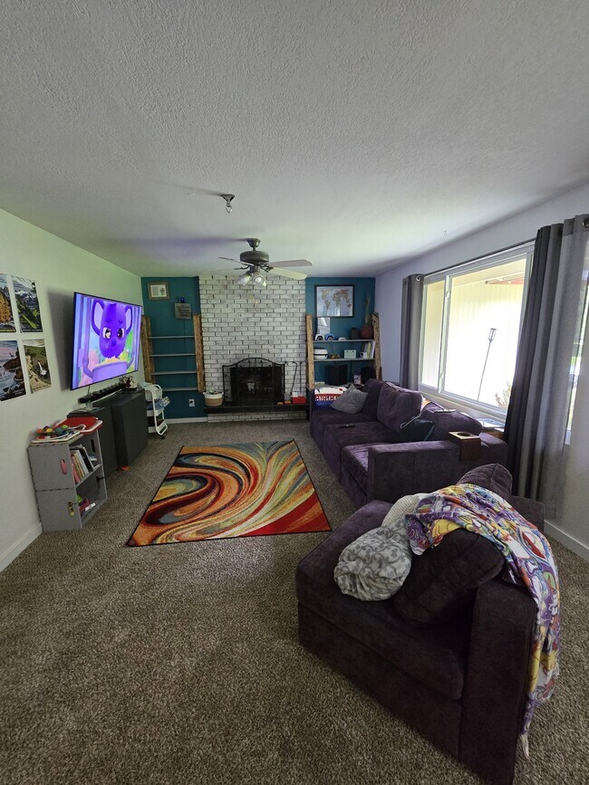Photo - 3629 Surrey Dr NE