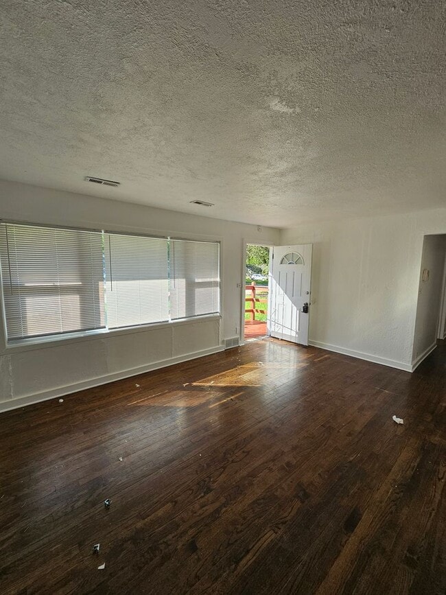 Photo - 4 bedroom 2 bath, must see inside!