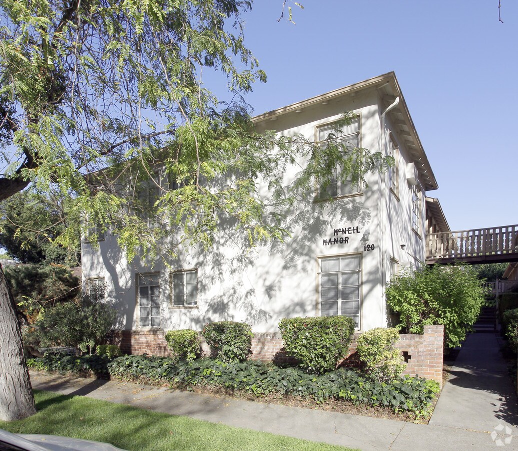 Photo - 118-120 C St