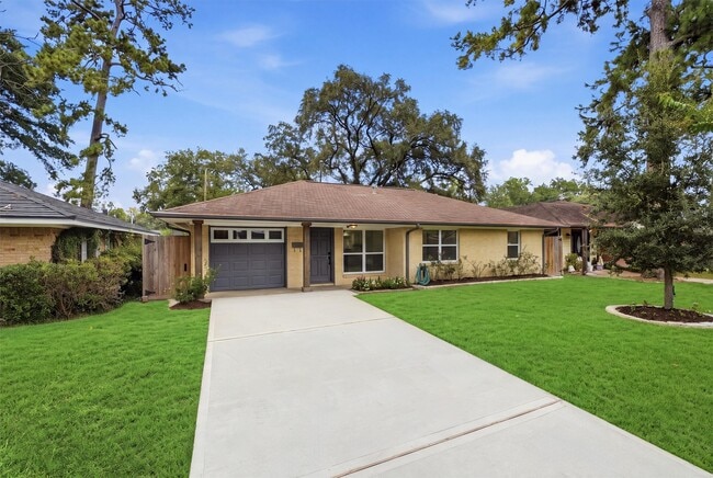 2014 Woodcrest Dr