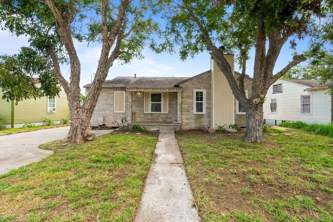 Building Photo - Remodeled 3 Bedroom 2 Bath Home