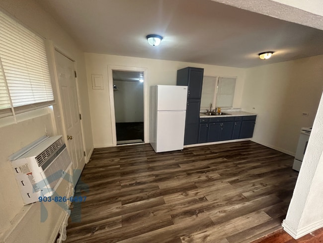 Photo - 205 E Ave A