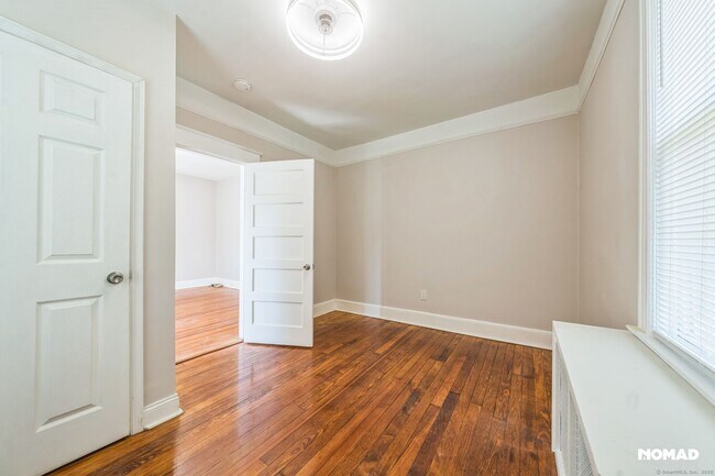 Photo - 28 Hollow Wood Ln Casa