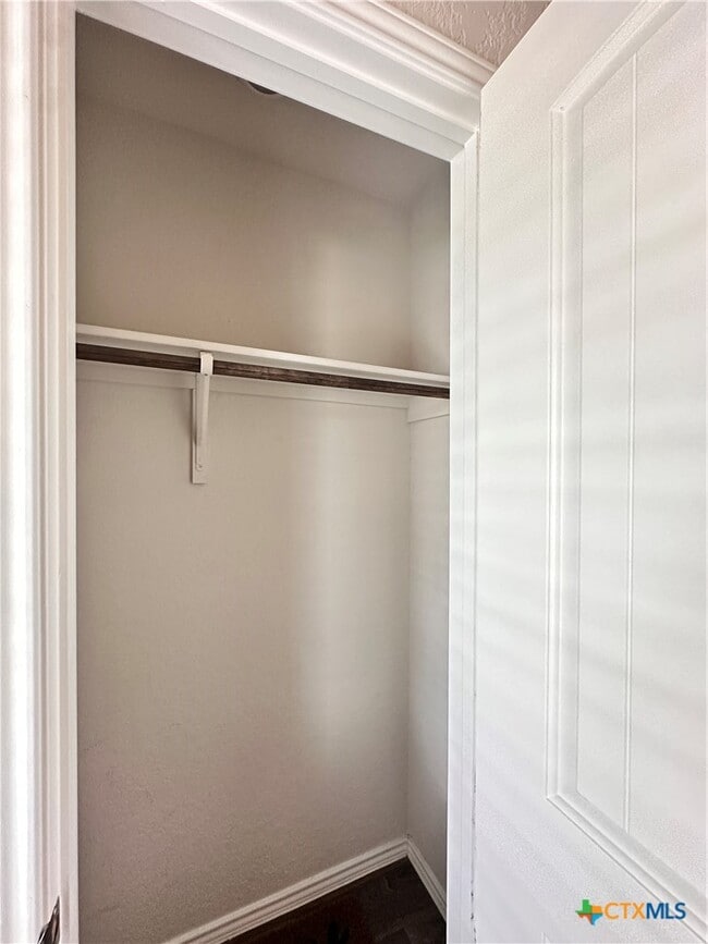 Photo - 101 Calgary Ln