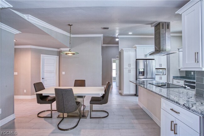 Photo - 911 SW 3rd Ave