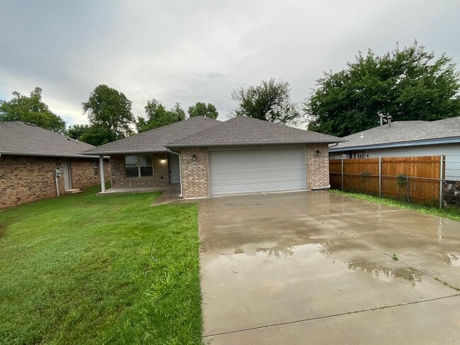3 Bed, 2 Bath, 2 Car Garage - 3 Bed, 2 Bath, 2 Car Garage Casa
