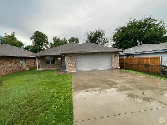 Building Photo - 3 Bed, 2 Bath, 2 Car Garage Rental