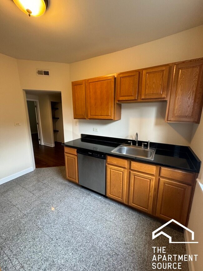 Photo - 2440 N Hamlin Ave Unidad 2B