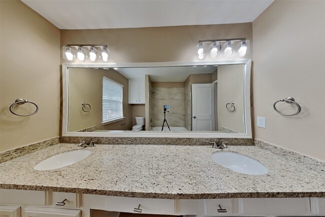 Building Photo - 7415 Broken Ridge Dr